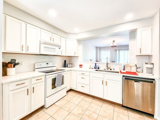 Photo - Available NOW - 3bd Home on Gleneagle's 14...