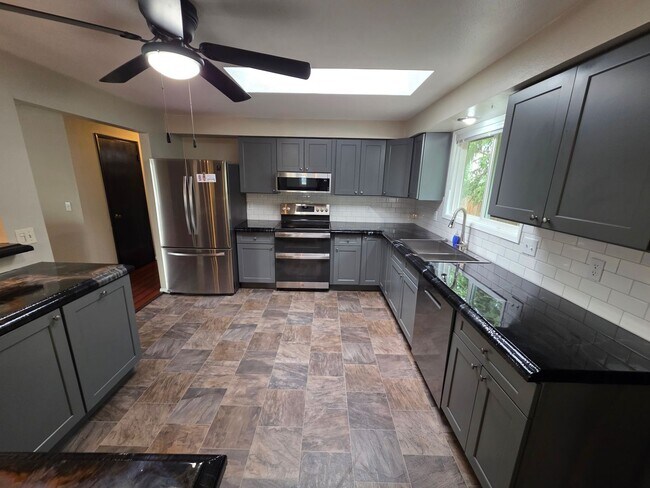Photo - Beautiful Home in 5 Mile