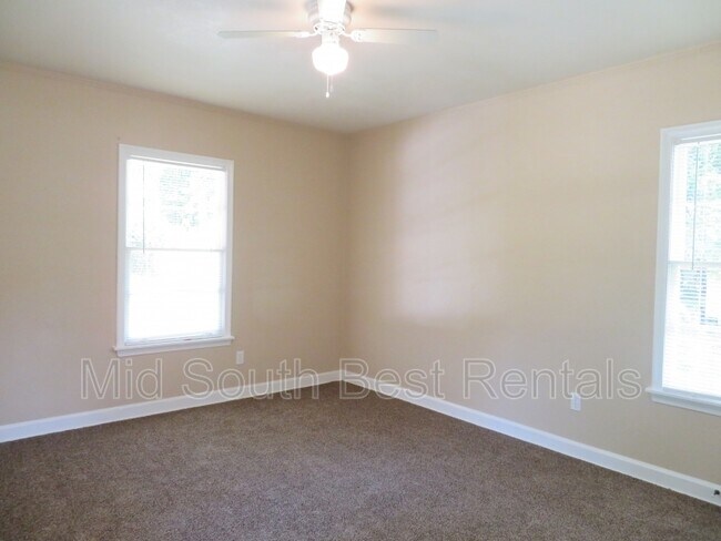 Photo - 2676 James Rd