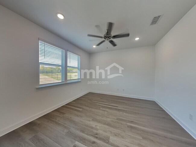 Photo - 1140 Livengood Wy