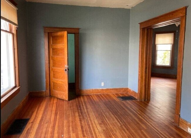 Photo - 50 Mcclellan Ave