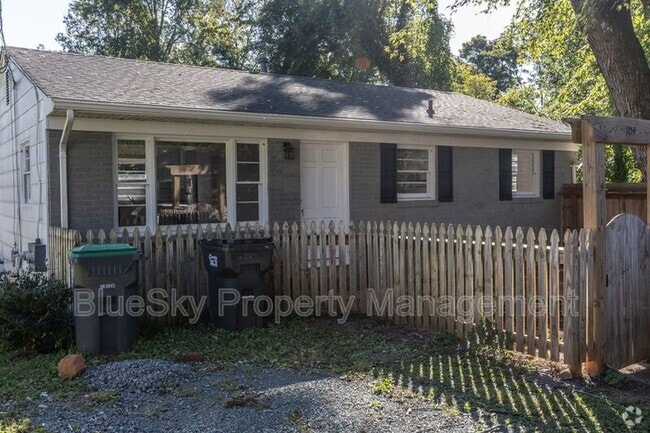 Building Photo - 104 Stratford Ct Unit A Rental