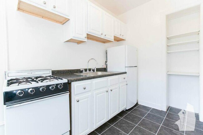 Photo - 5516 N Kenmore Ave Unit 200