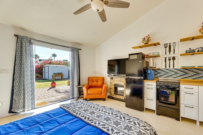 Photo - 645 W Portobello Ave