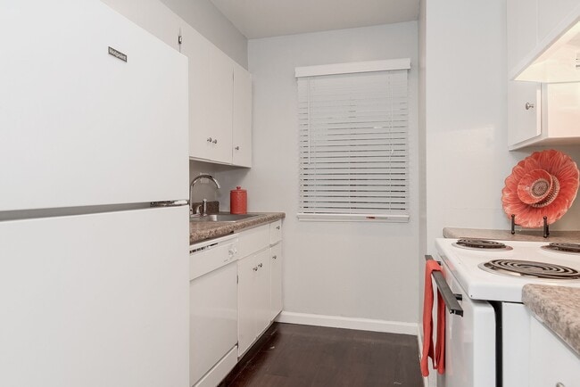 SeaBreeze Apartment Homes