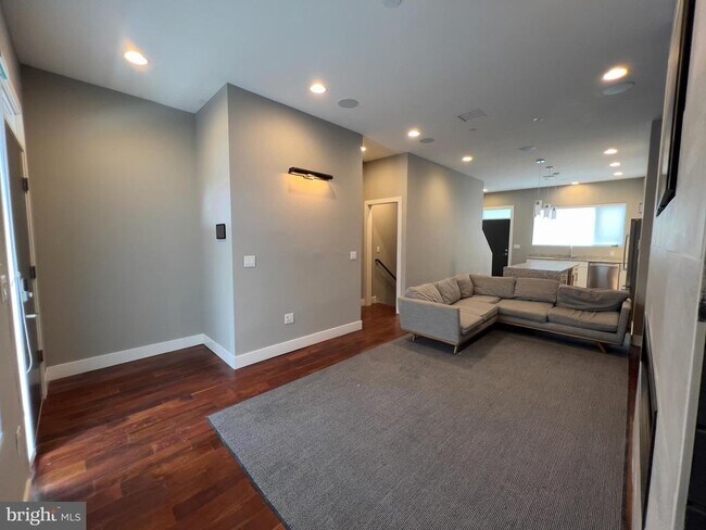 Photo - 423 Wallace St