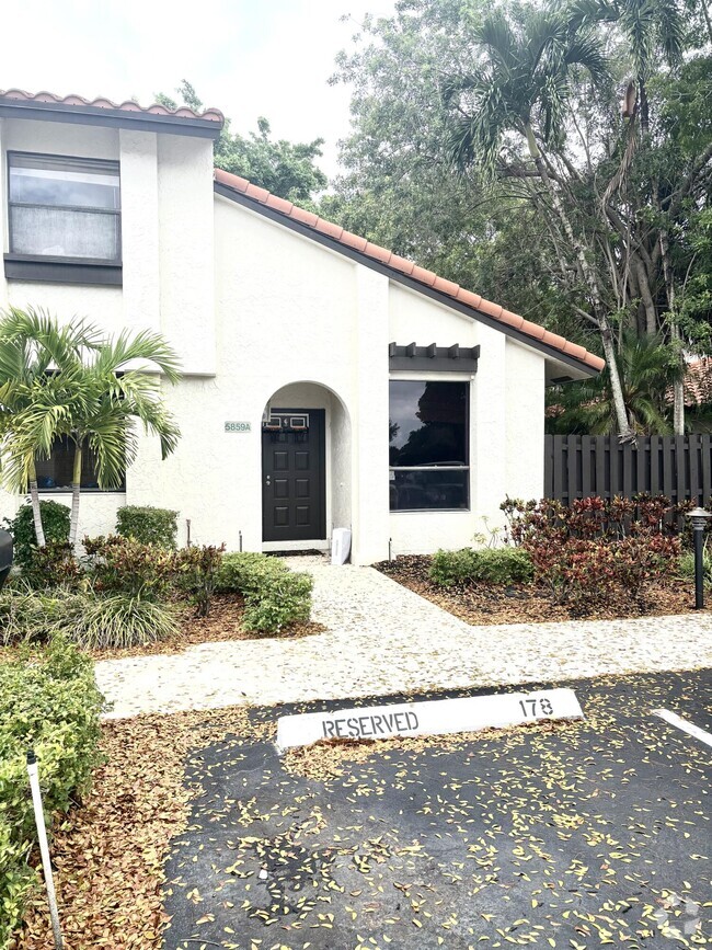 Building Photo - 5859 Fox Hollow Dr Rental