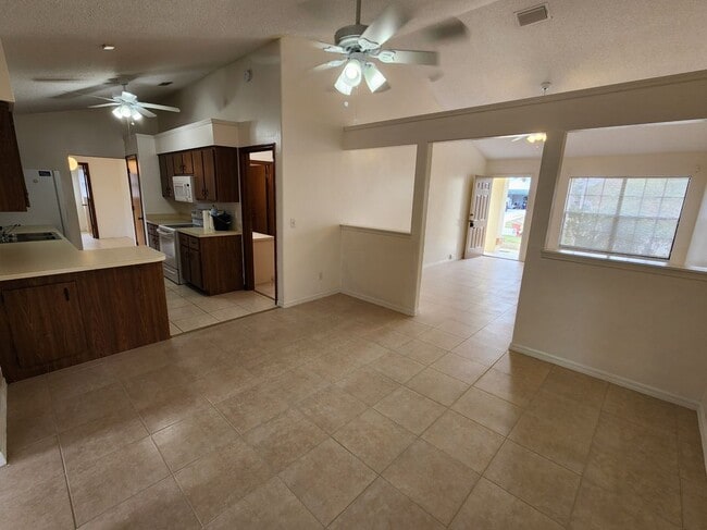 Photo - 818-817 7 Gables Cir SE