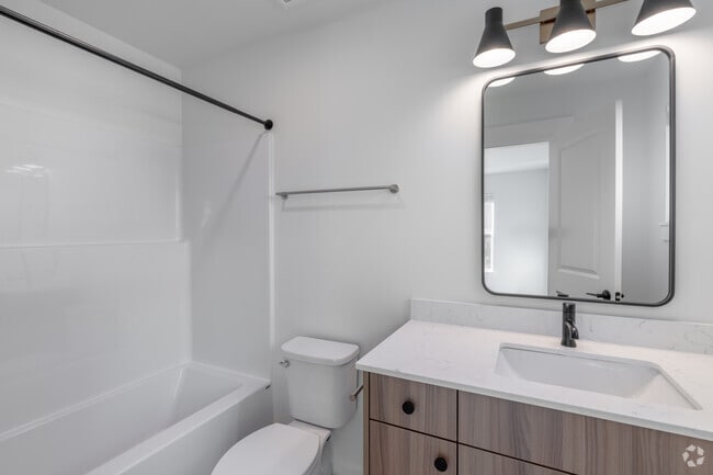 2BR, 2.5 BA - 1016SF - Primary Bathroom