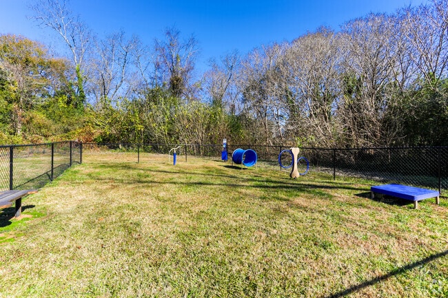 Exterior Amenities Photo - Venue at Carrollton