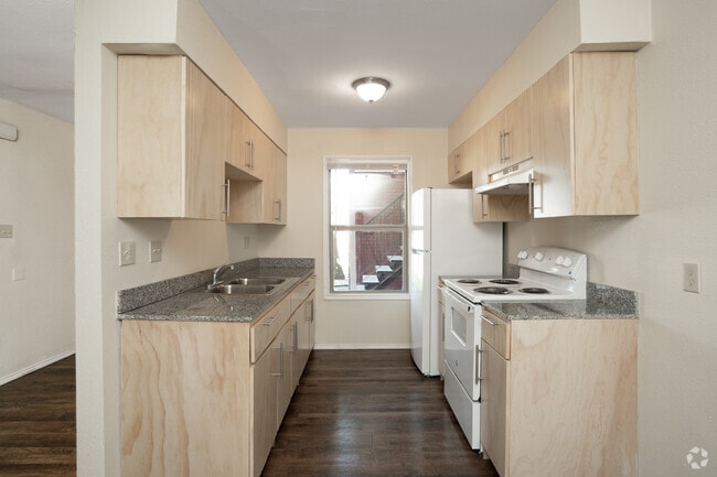 1BR, 1BA - 680SF - Kitchen - Sunshine Village Apartments