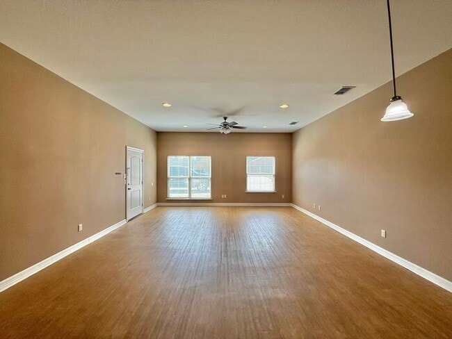 Photo - 4 Bedroom 3.5 Bath Duplex in East Tyler!