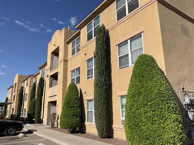 Building Photo - Desert Villas- Income Restricted Rental