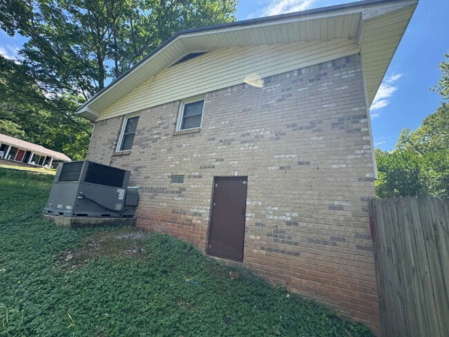 Photo - "Charming 3-Bed Oasis with 2 Full Baths on Brookview Drive – Your Perfect Talladega Retreat!"