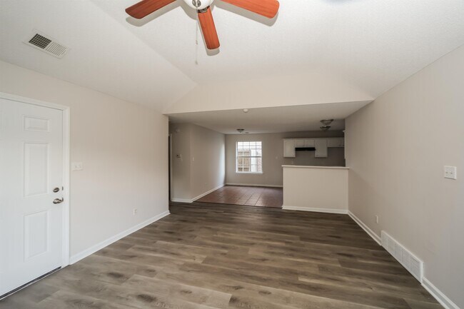 Photo - 5971 Wagon Hill Rd W