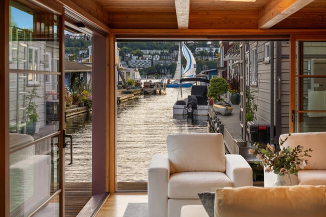 Photo - 2339 Fairview Ave E