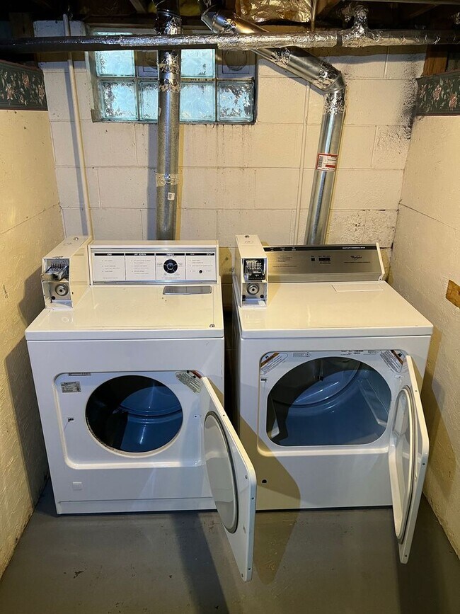 Photo - 1851 N Oakland Ave (18 Unit)