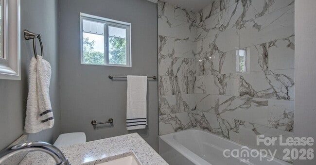 Photo - 910 E 6th Ave