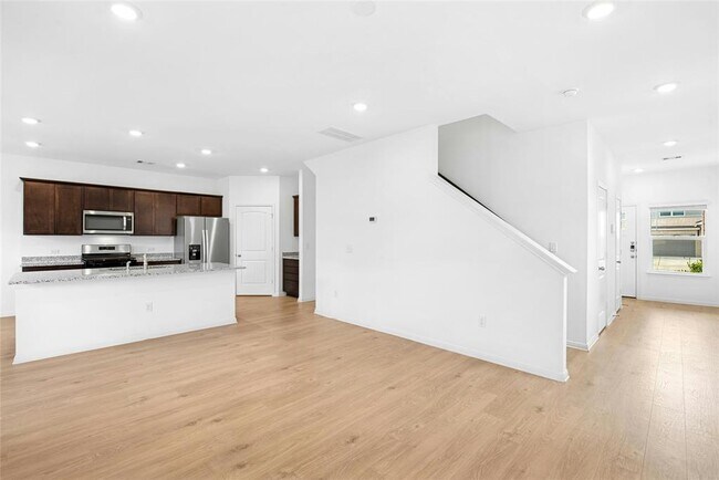 Photo - 412 Brody Ln