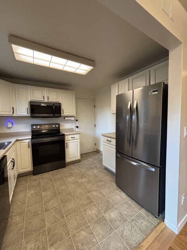 Kitchen - 19885 NE Wasco St
