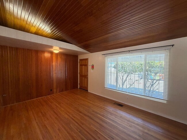 2838 La Veta Dr
