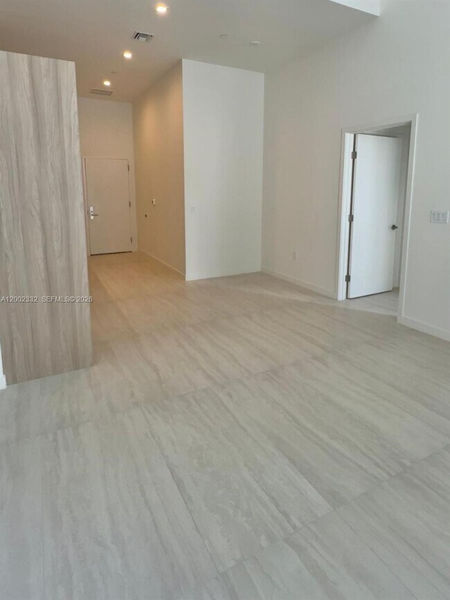 Photo - 77 SE 5th St Unidad 1010