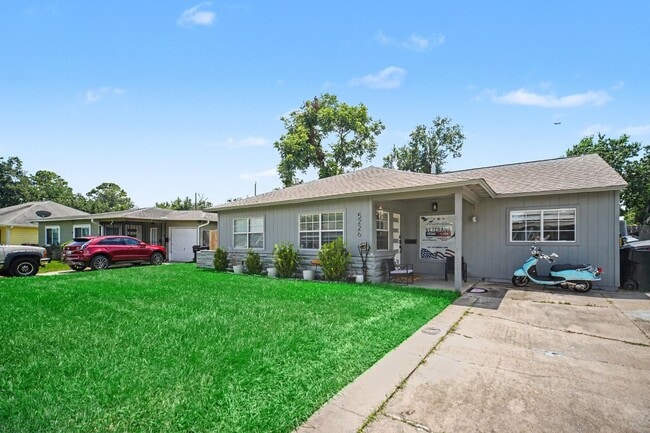 Photo - 5226 Pomander Rd