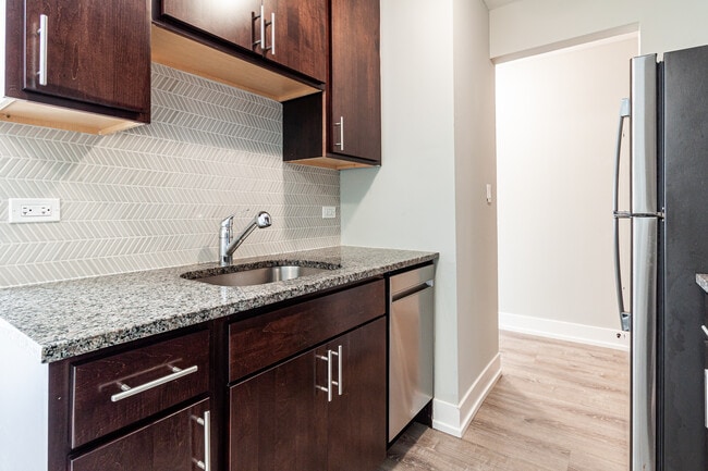 Photo - 525 W Surf St