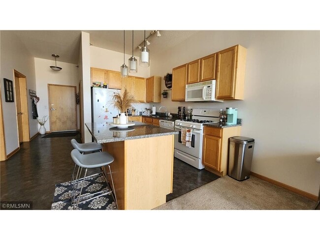 Photo - 2650 University Ave W Unit 323