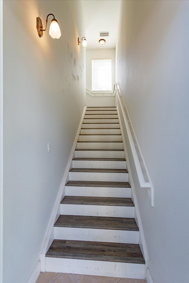 Photo - 7121 Blue Indigo Cres Unidad 1