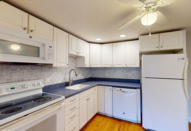 Building Photo - 2 McDewell Ave Unit 18