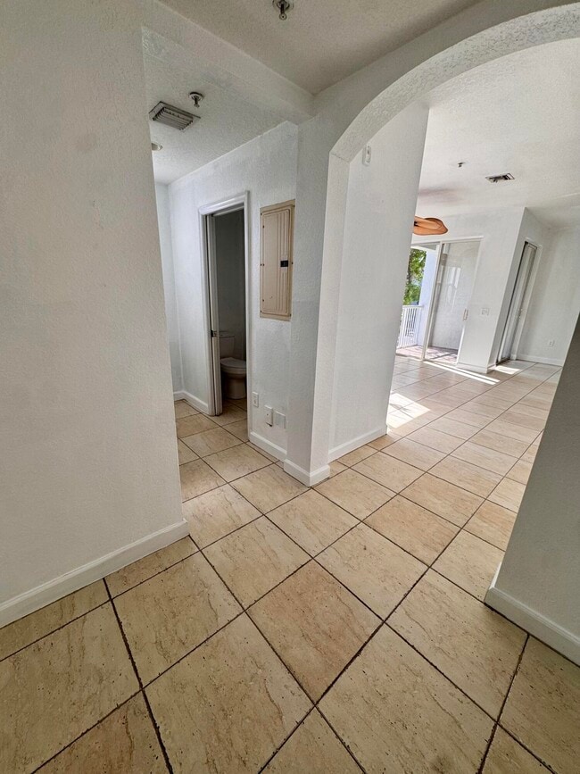 Photo - 1118 Shoma Dr