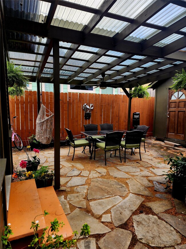Photo - 606 Vincent St