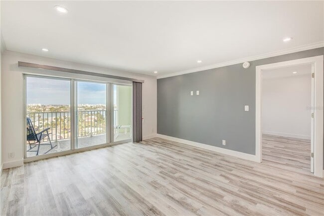 400 64th Ave Unit 901