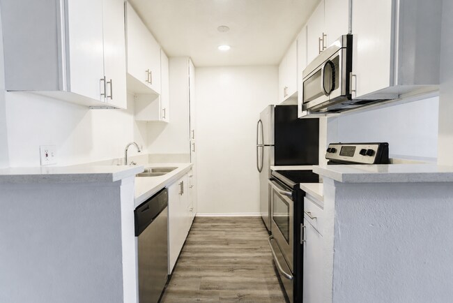 Photo - 6310 Sylmar Ave