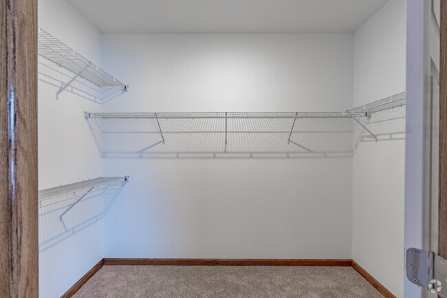 2BR, 1.5BA - 1,517SF - Closet - Ebenezer Luxe