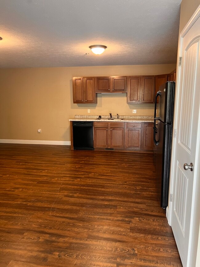 Building Photo - 205 Locust Ave Unit Apartment#5