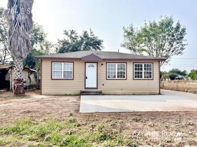 Building Photo - 704 E Schunior St