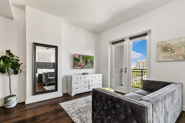 Building Photo - 101 Bowen St Rental