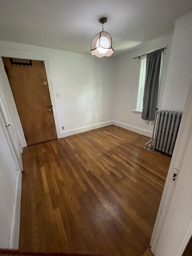 Den - 7 Bowdoin Ave Unit 7B
