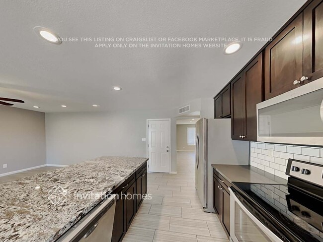 1922 E Balboa Dr