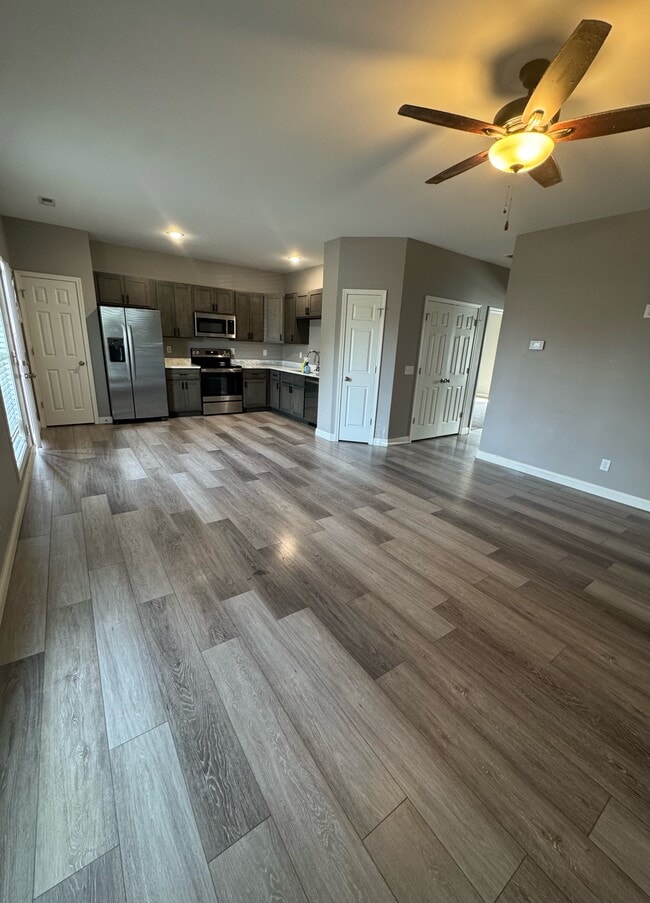 Building Photo - Muddy Springs 8 Plex Unit 104
