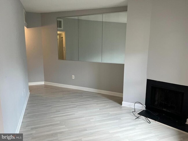 Building Photo - 615 3rd St NE Unit 3