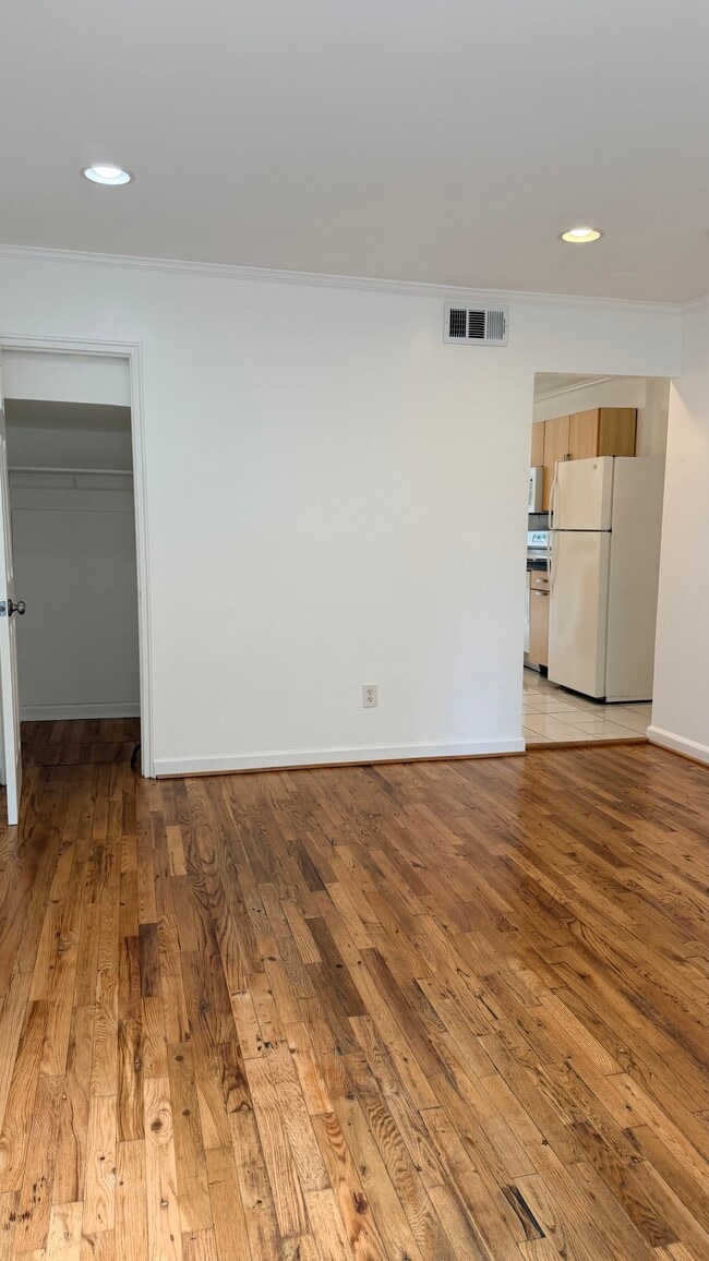 1735 Gales Pl NE Unit 1