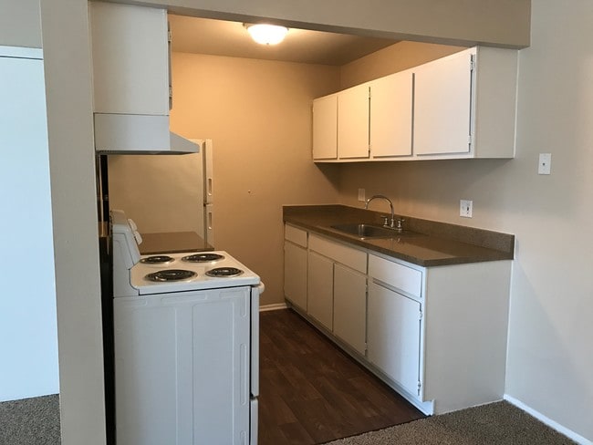 Photo - Embassy West Apartments