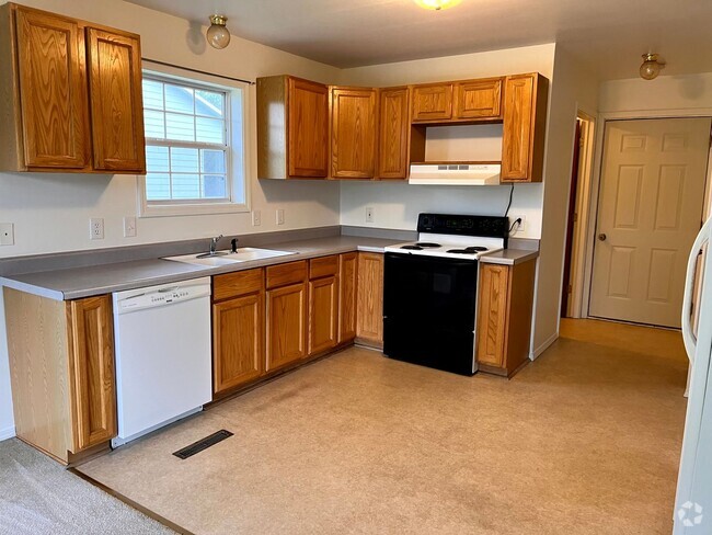 Building Photo - 3 Bed, 2 Bath home with garage