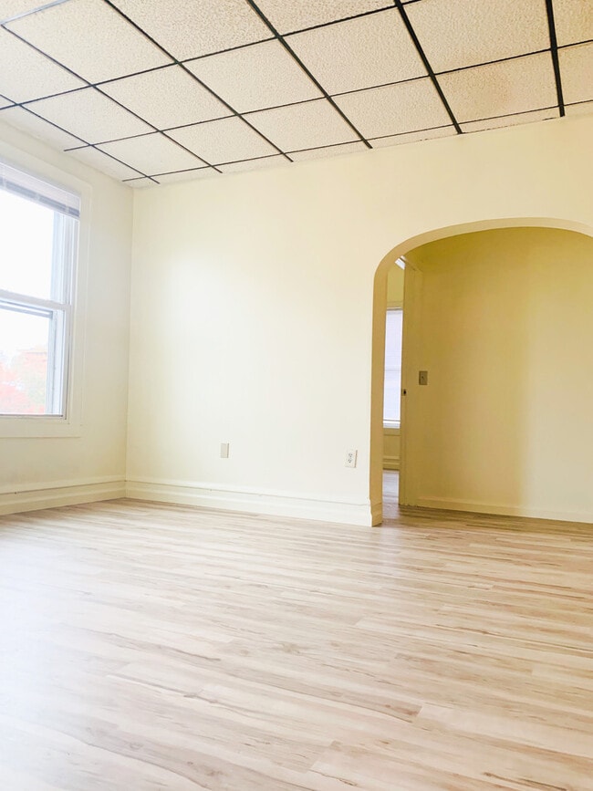 Building Photo - 148 N Champlain St Unit APT 2