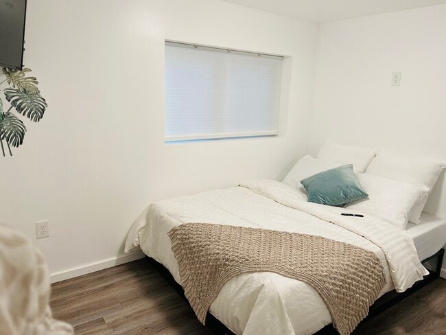 Photo - 2440 Wickstrom Pl SW