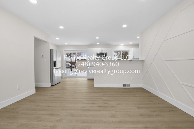 Photo - 32112 Pembroke St