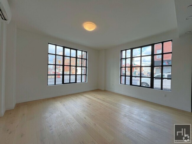 Building Photo - Luxurious 2 bedroom/2 Bathroom duplex apt ... Unit 111